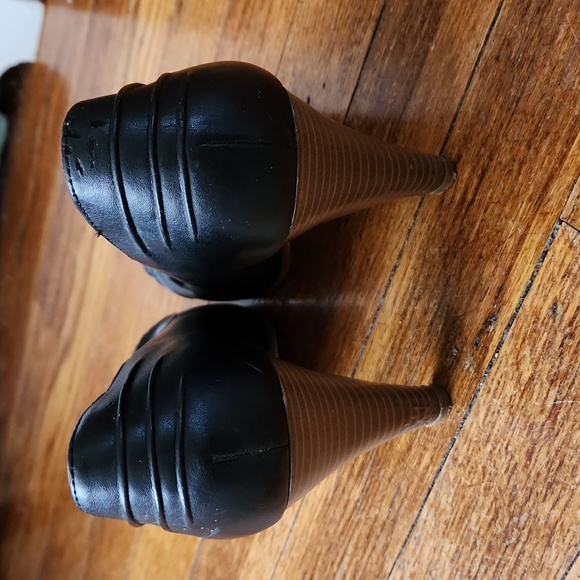 Request black peep toe stacked wood heels - Picture 3 of 8